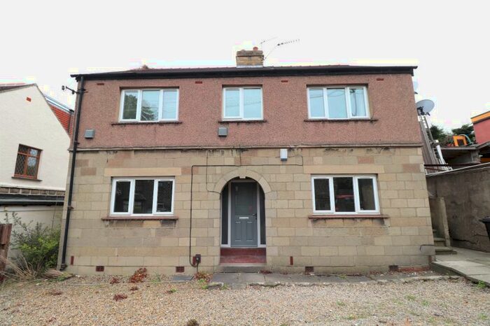 2 Bedroom Flat To Rent In Long Row, Horsforth, Leeds, LS18