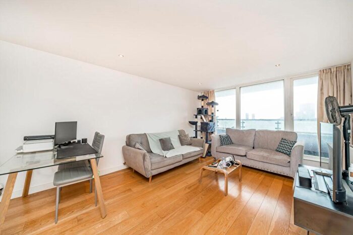 2 Bedroom Flat To Rent In Rainhill Way, Bow, E3