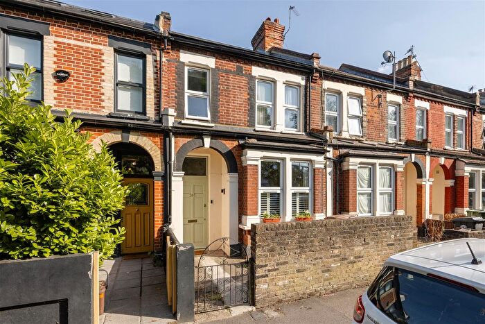 1 Bedroom Flat For Sale In Cann Hall Road, Leytonstone, E11