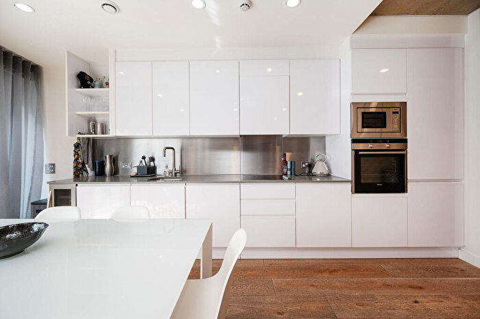 3 Bedroom Flat For Sale In Mentmore Terrace, Hackney, London, E8