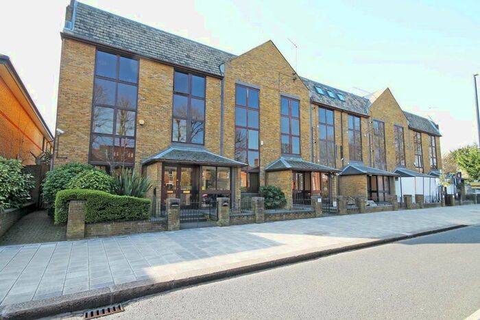 1 Bedroom Flat To Rent In The Metro Centre, St. Johns Road, Isleworth, TW7