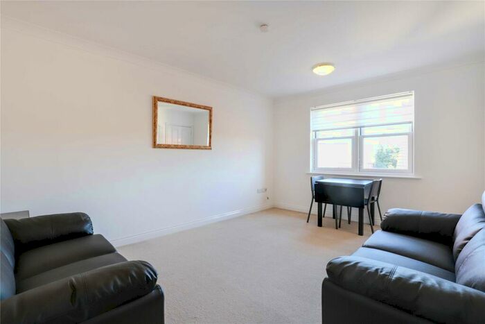 2 Bedroom Apartment To Rent In Blenheim Court, London Street, Reading, Berkshire, RG1