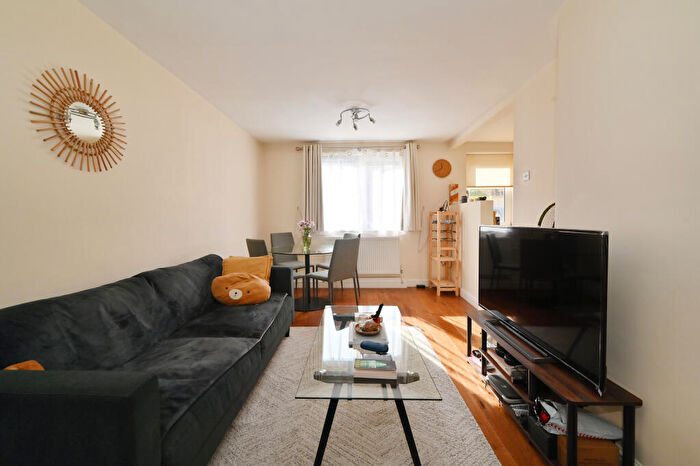 1 Bedroom Flat For Sale In Seyssel Street, Island Gardens, E14