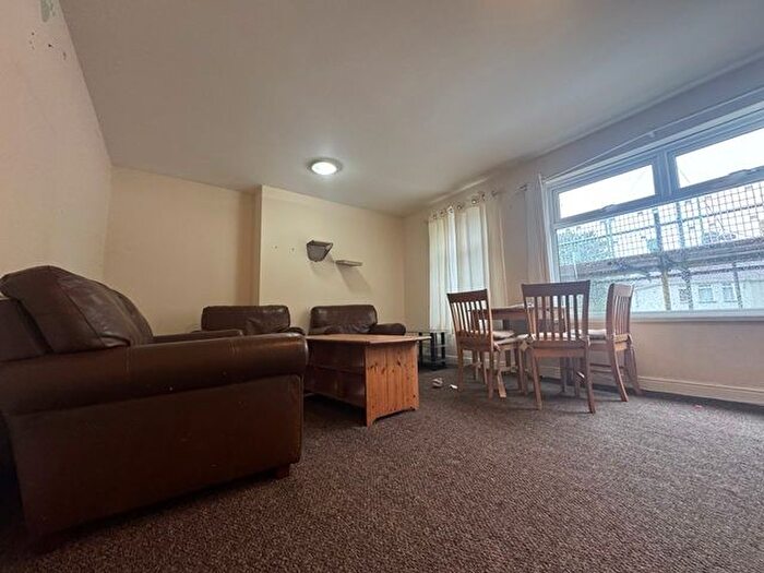 3 Bedroom Flat To Rent In Nethershire Lane, Sheffield, S5