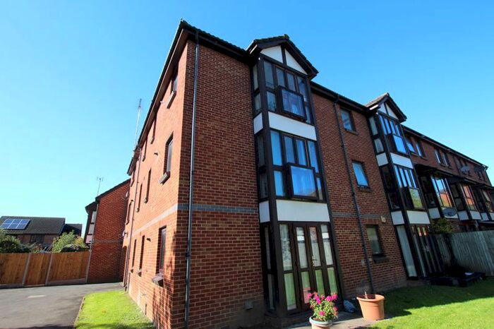 Studio To Rent In Farriers Close, Epsom, KT17