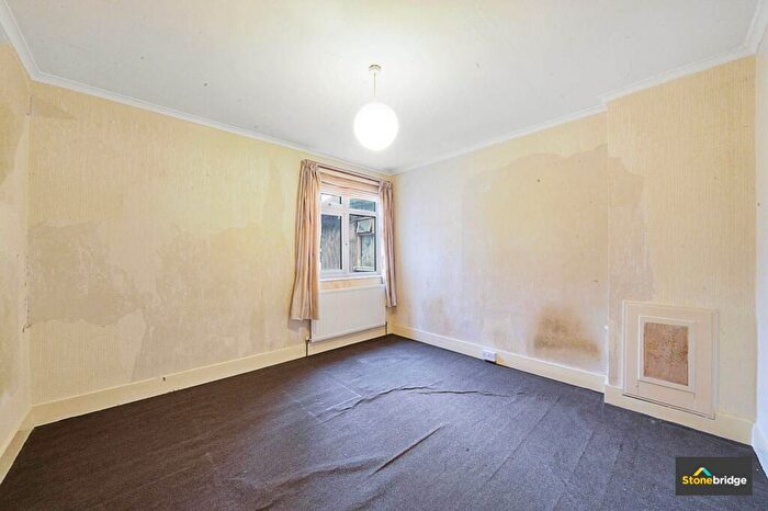 2 Bedroom Flat For Sale In Landseer Avenue, London, E12