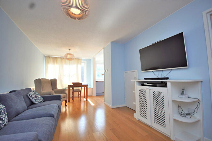 1 Bedroom Maisonette To Rent In Lough Road, London, N7