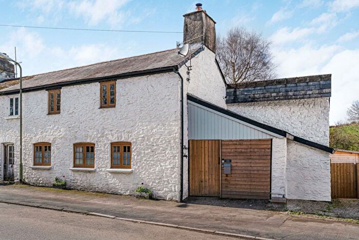 3 Bedroom End Of Terrace House For Sale In Lower Dean, Buckfastleigh, TQ11