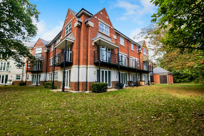 2 Bedroom Apartment To Rent In Rossby, Shinfield Park, RG2