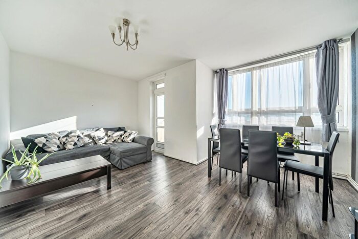 2 Bedroom Flat For Sale In Pelican Estate, London, SE15