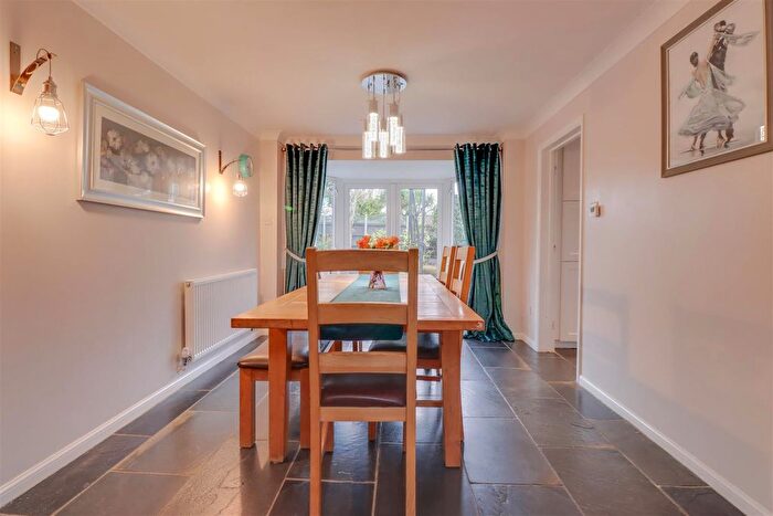 4 Bedroom Detached House For Sale In Twinstead, Wickford, SS12