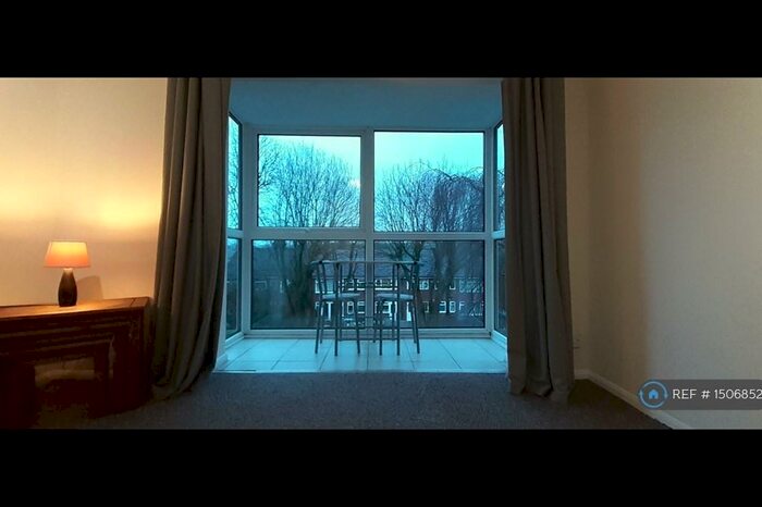 1 Bedroom Flat To Rent In Heywood Court, Middleton, Manchester, M24