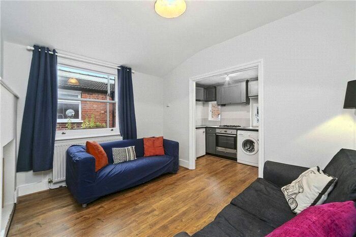 2 Bedroom Flat To Rent In Willow Vale, London, W12