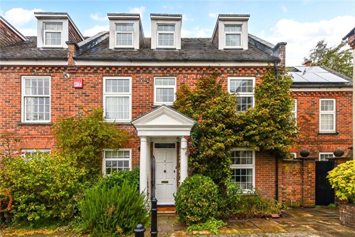 4 Bedroom Semi-Detached House For Sale In St. Batholomews Close, Chichester, West Sussex, PO19