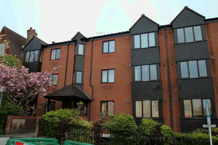 2 Bedroom Flat To Rent In Granville Road, Sevenoaks, Kent, TN13
