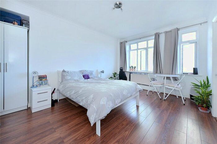 Studio To Rent In Warren Court, - Euston Road, Fitzrovia, London, NW1