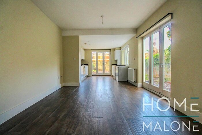 3 Bedroom Flat To Rent In Brooke Road, London, E5