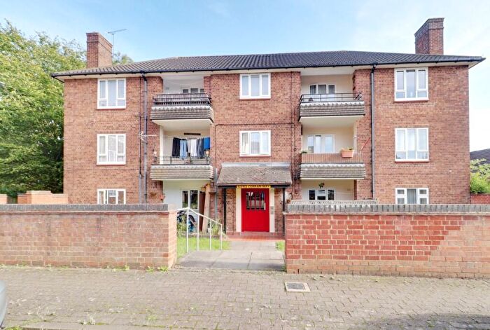 3 Bedroom Flat For Sale In Corran Way, South Ockendon, RM15