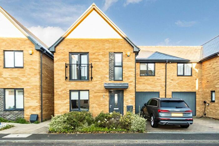 4 Bedroom House To Rent In Tala Close, Surbiton, KT6