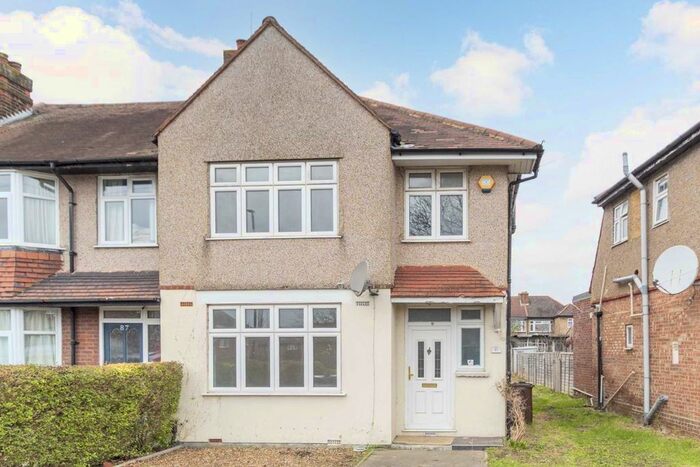 3 Bedroom Semi-Detached House To Rent In Hall Road, Isleworth, TW7