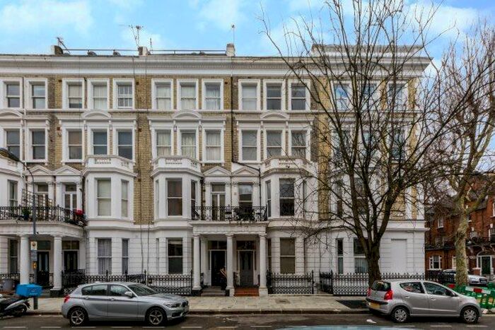 2 Bedroom Flat To Rent In Castletown Road, Fulham, W14