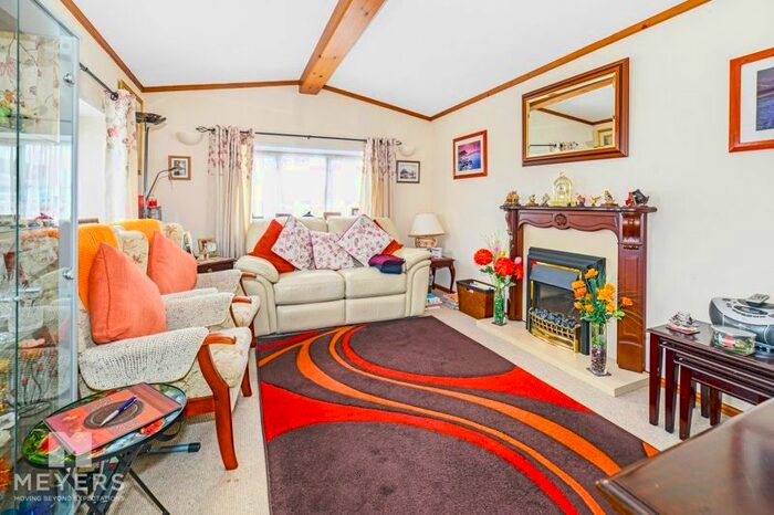 2 Bedroom Mobile/park Home For Sale In Gatemore Road, Winfrith Newburgh, DT2
