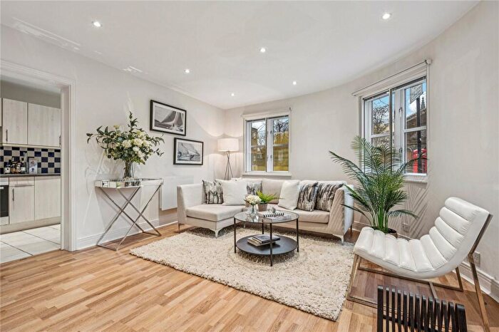 2 Bedroom Apartment For Sale In Dove Road, London, N1