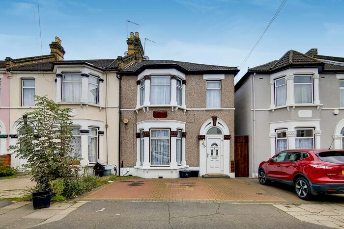 3 Bedroom Semi-Detached House For Sale In Bengal Road, Ilford, IG1