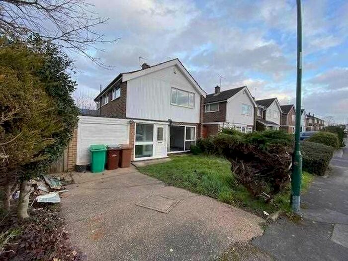 3 Bedroom Detached House To Rent In Appledore Avenue, Wollaton, Nottingham, NG8