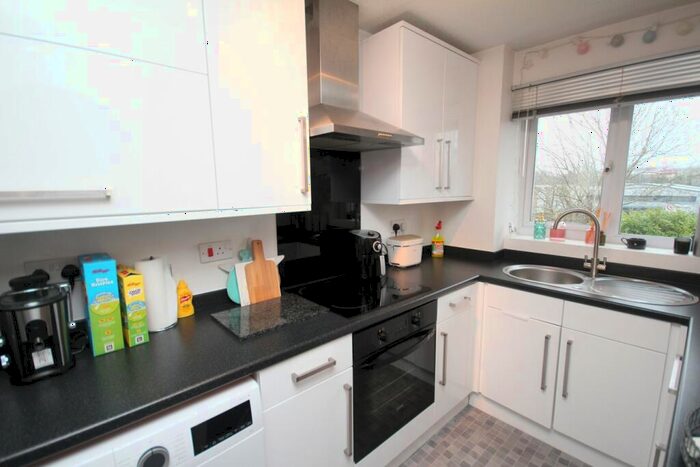 2 Bedroom Flat For Sale In Haysman Close, Letchworth Garden City, SG6