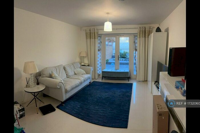 4 Bedroom Detached House To Rent In Commodore Close, Brooklands, Milton Keynes, MK10