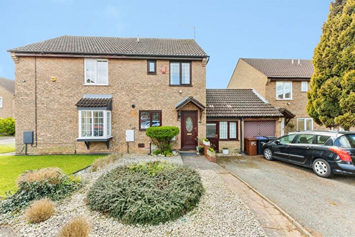 3 Bedroom Semi Detached House For Sale In Brashland Drive, Northampton, NN4