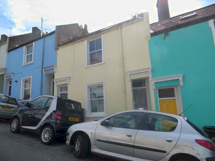 2 Bedroom Ground Flat To Rent In Albion Hill, Brighton, BN2