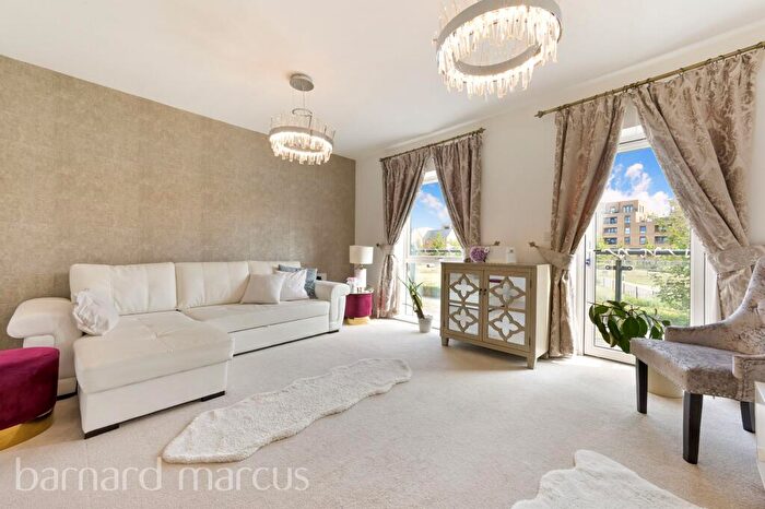 4 Bedroom House To Rent In Felnex Avenue, Wallington, SM6