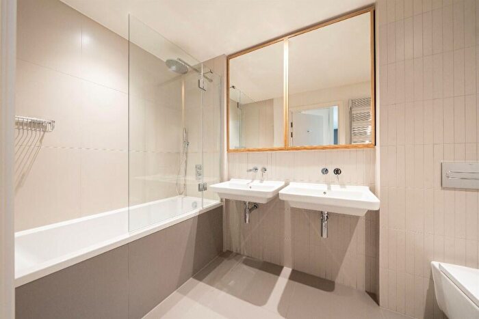 2 Bedroom Apartment To Rent In George Street, Croydon, London, CR0