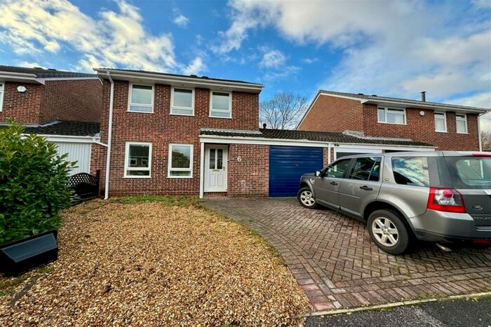 3 Bedroom Link Detached House To Rent In Rookley, Netley Abbey, SO31