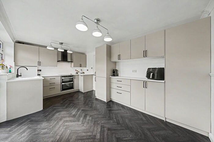 3 Bedroom Semi-detached House For Sale In Chapman Lane, Grassmoor, Chesterfield, S42