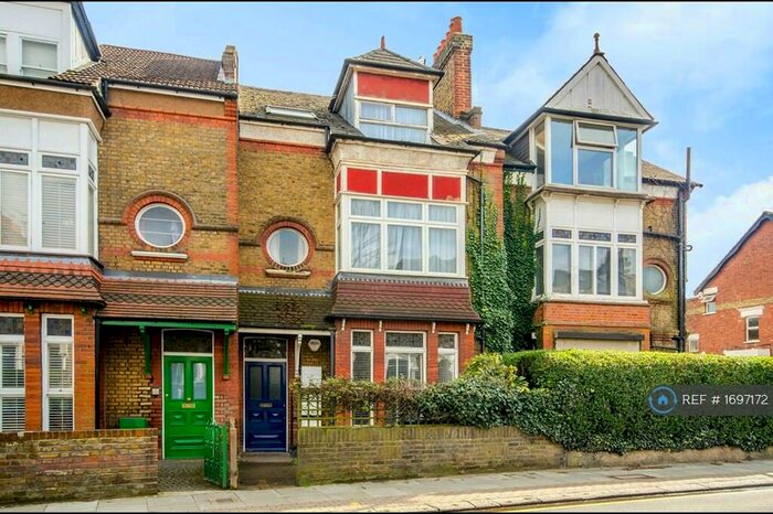 2 Bedroom Flat To Rent In Fortis Green, London, N2