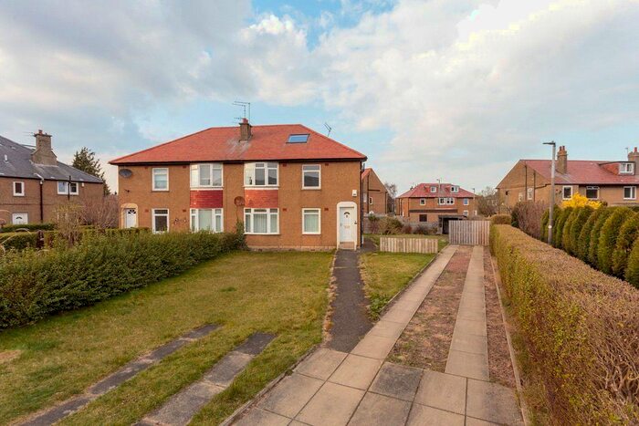 2 Bedroom Flat To Rent In Colinton Mains Drive, Edinburgh, EH13