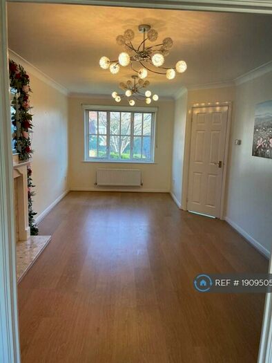 4 Bedroom Semi-Detached House To Rent In Larkspur Drive, Chandler's Ford, Eastleigh, SO53