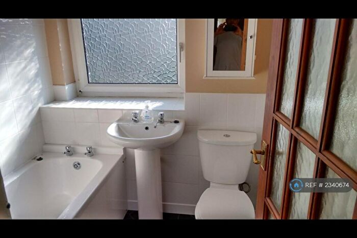 2 Bedroom End Of Terrace House To Rent In Acre Street, Huddersfield, HD3