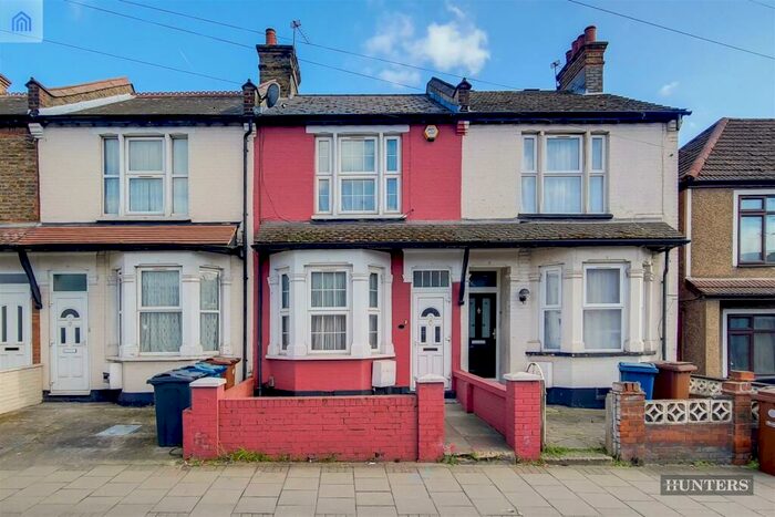 3 Bedroom Terraced House To Rent In Byron Road, Wealdstone, Harrow, HA3