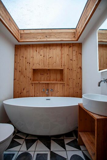 8 Bedroom Terraced House To Rent In Booth Avenue, Manchester, Greater Manchester, M14