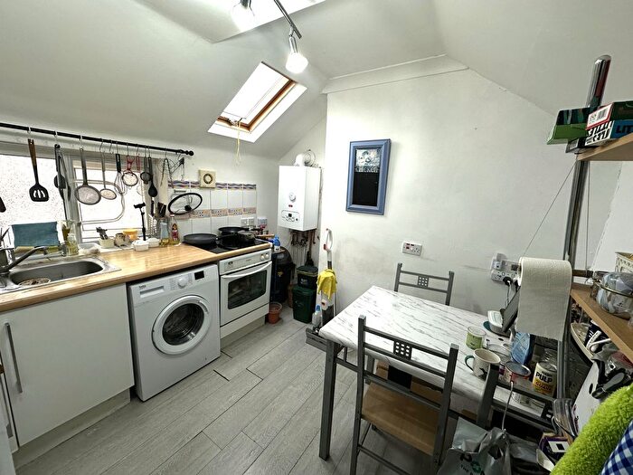 2 Bedroom Flat To Rent In Oxford Street, Swansea, SA1