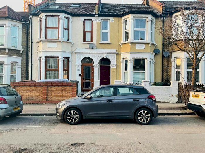 2 Bedroom Flat To Rent In First Avenue, Walthamstow, E17