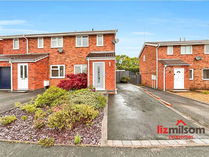 2 Bedroom Semi-Detached House For Sale In Falcon Way, Woodville, DE11