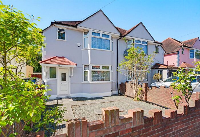 3 Bedroom Semi-Detached House For Sale In Hounslow Road, Hanworth, TW13