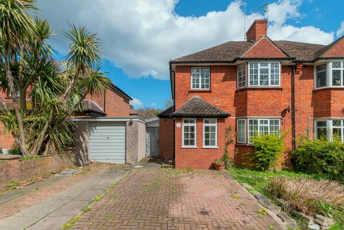 3 Bedroom Detached House To Rent In Gravel Hill, Croydon, CR0