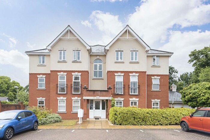 1 Bedroom Flat To Rent In Floyer Close, Richmond, TW10