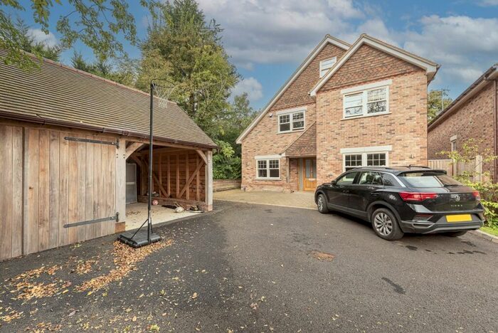 6 Bedroom Detached House To Rent In Walnut Close Harpenden, AL5